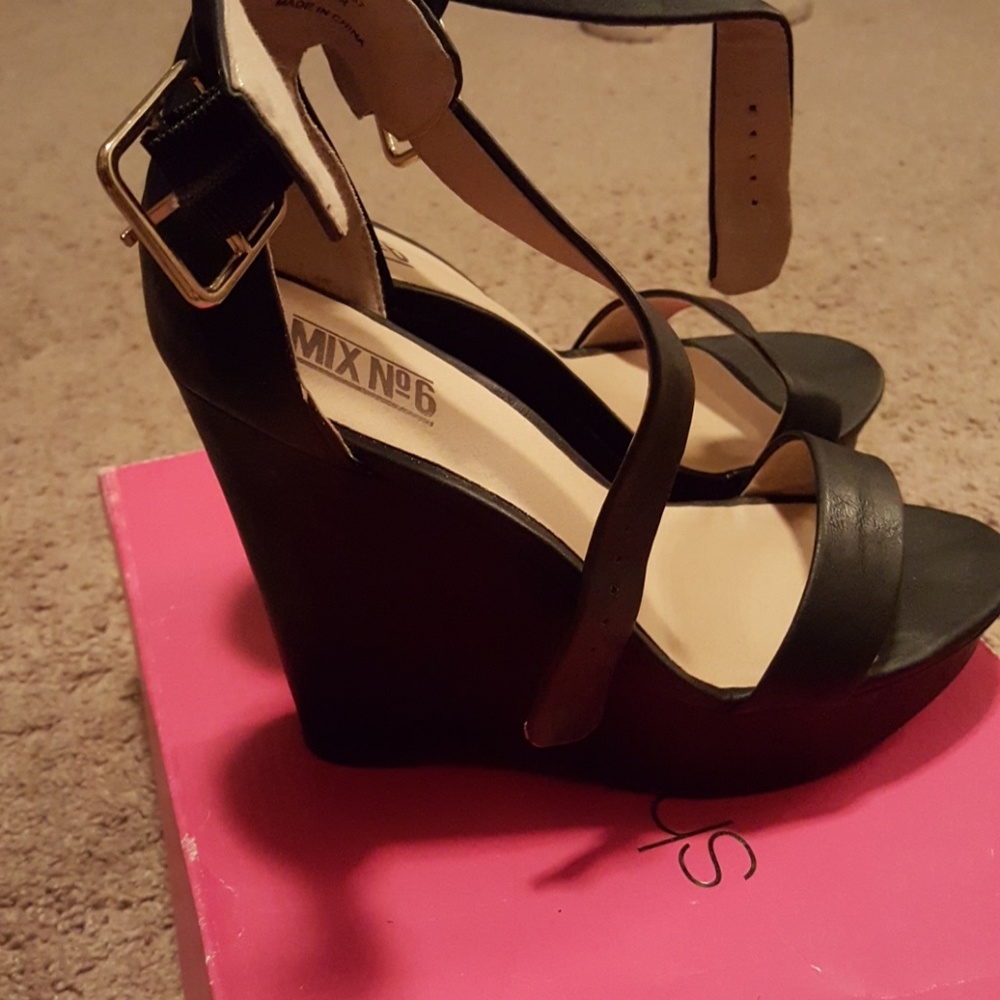 Heels - Picture 3 of 3